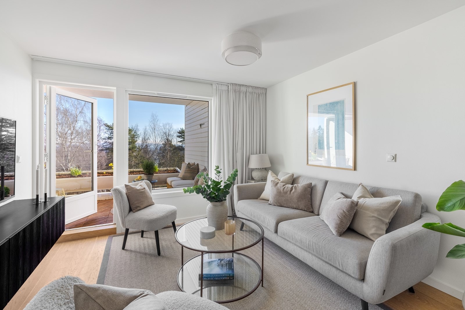 Gjennomgående 3-roms i 3. etasje med heis Galleribilde