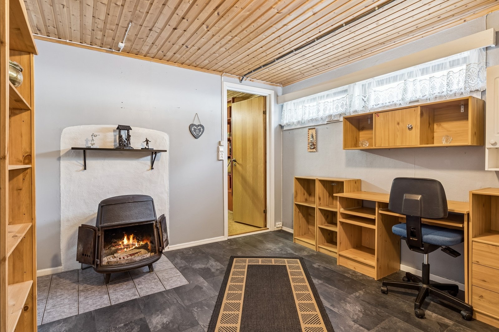 Ildstedet i sokkeletasjen har fyringsforbud. Galleribilde