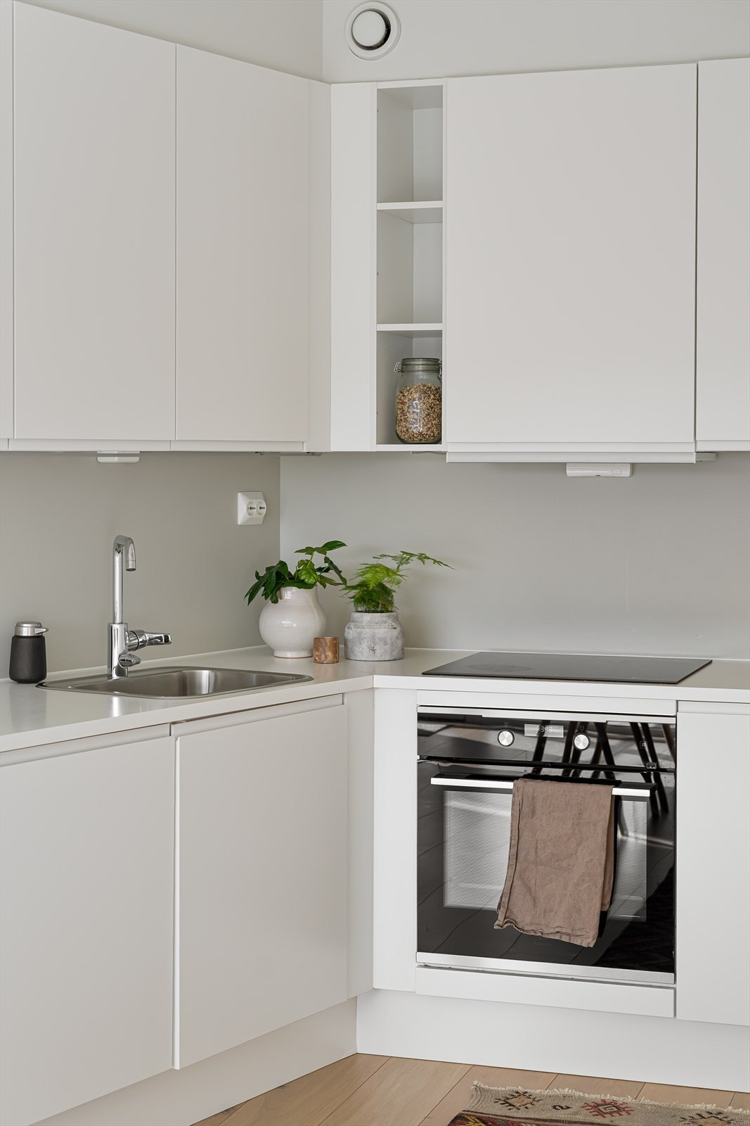 Samtidig som man har nok benkeplass til å lage mat på. Galleribilde