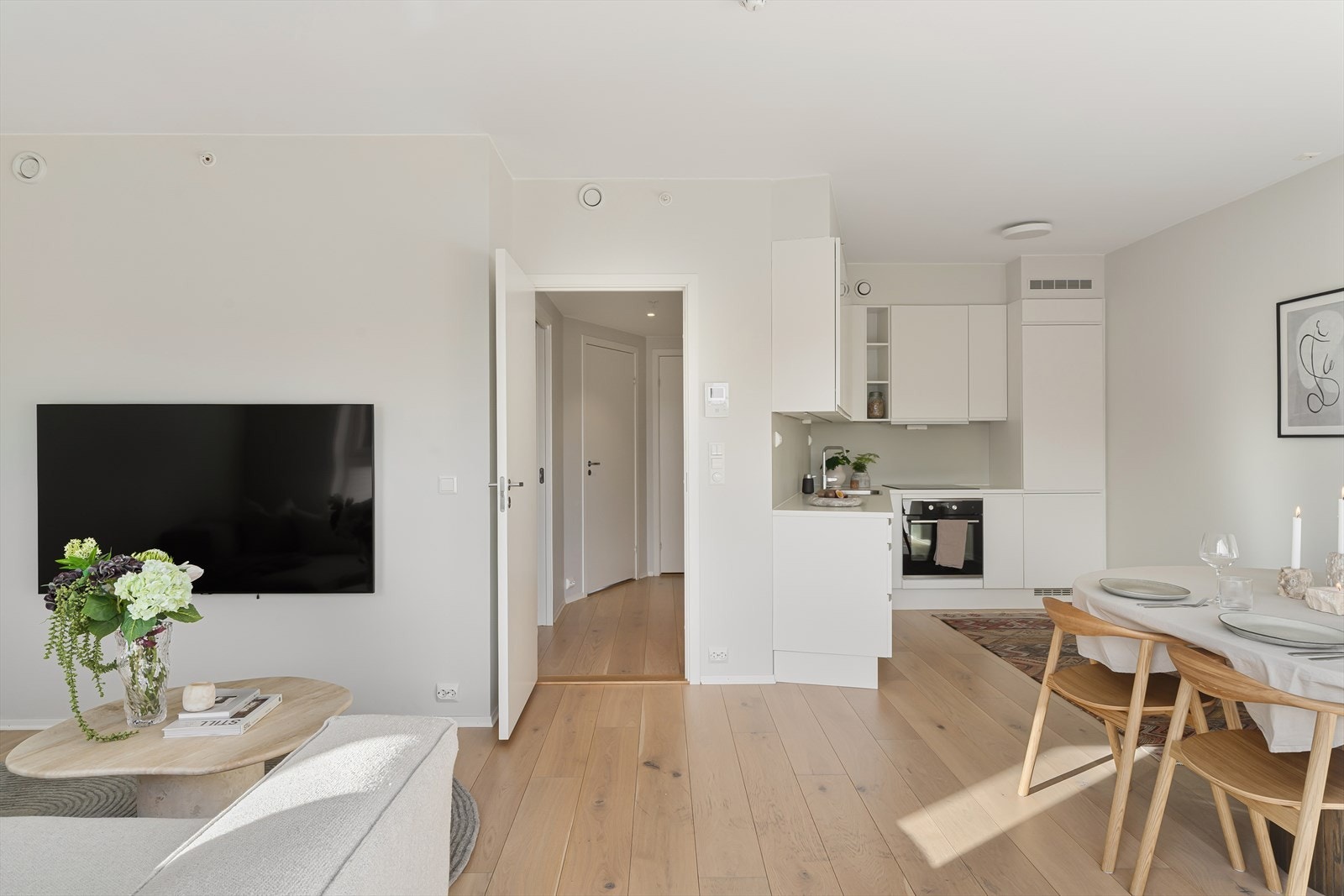 Kjøkken og stue i åpen løsning Galleribilde