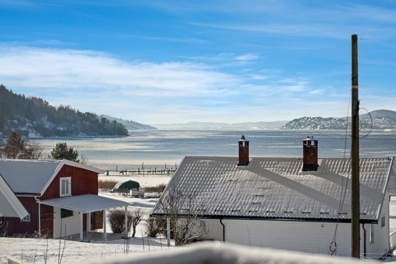 Boligen ligger med utsikt utover Drammensfjorden og har meget gode solforhold. Galleribilde