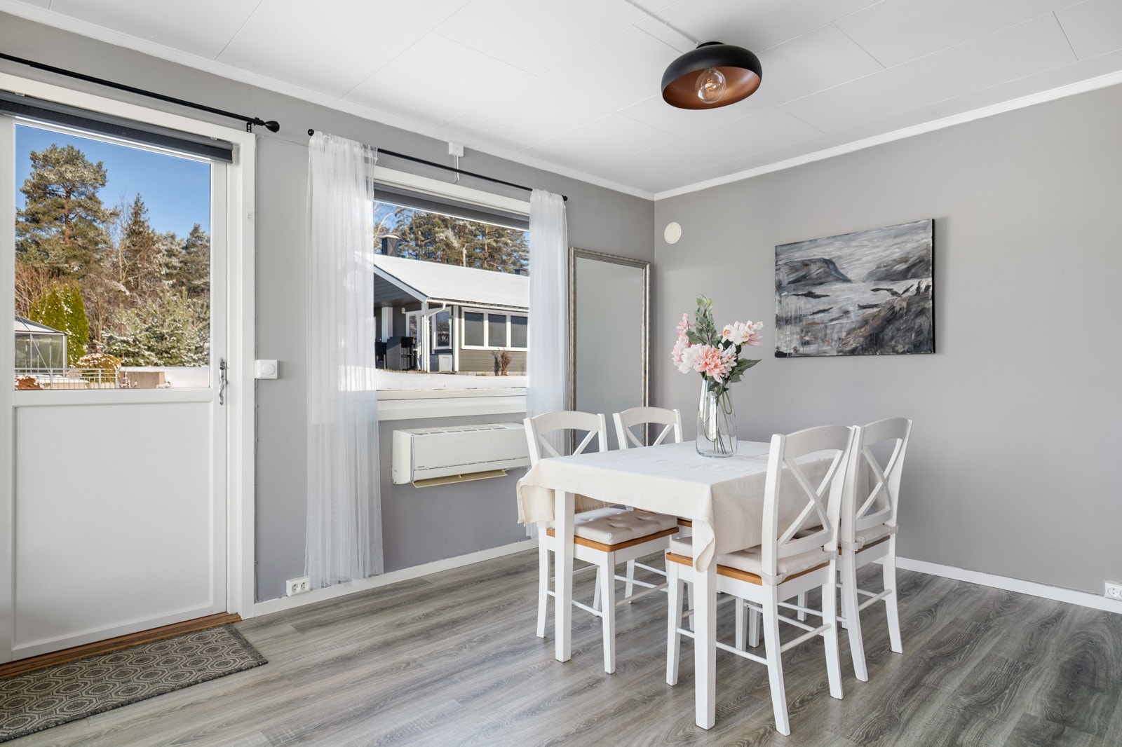 Koselig spisestue. Galleribilde