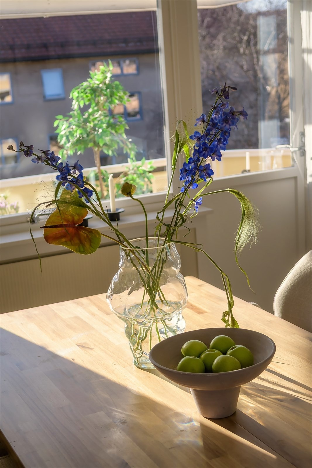 I tillegg til god lagringsplass i leiligheten, disponerer den en loft- og en kjellerbod. Galleribilde