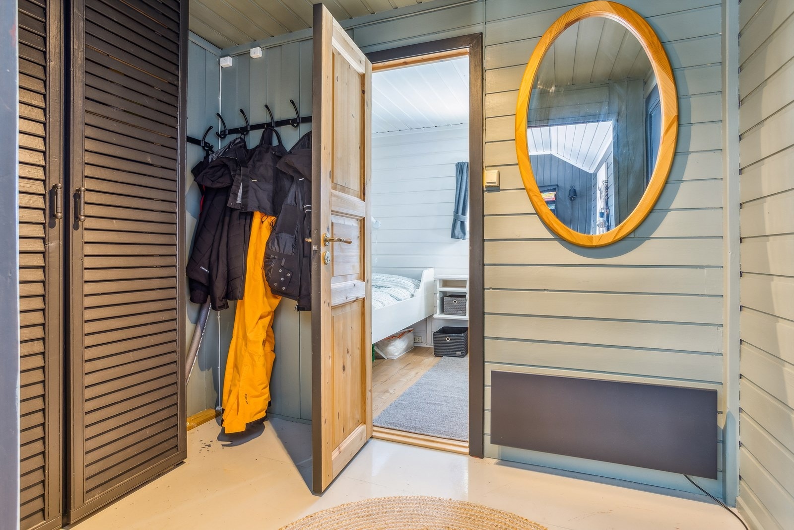 Gang med plass til garderobeskap Galleribilde