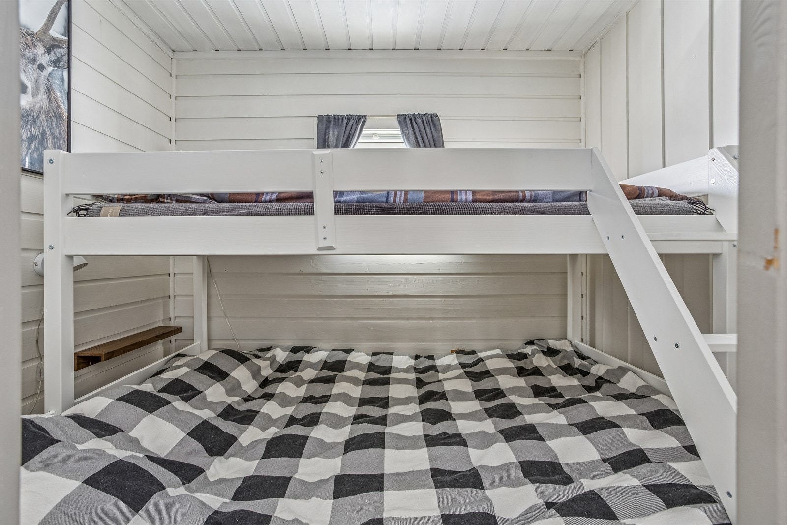 Det er to soverom i hytten med tilsammen 6 sengeplasser - perfekt for en liten familie! Galleribilde