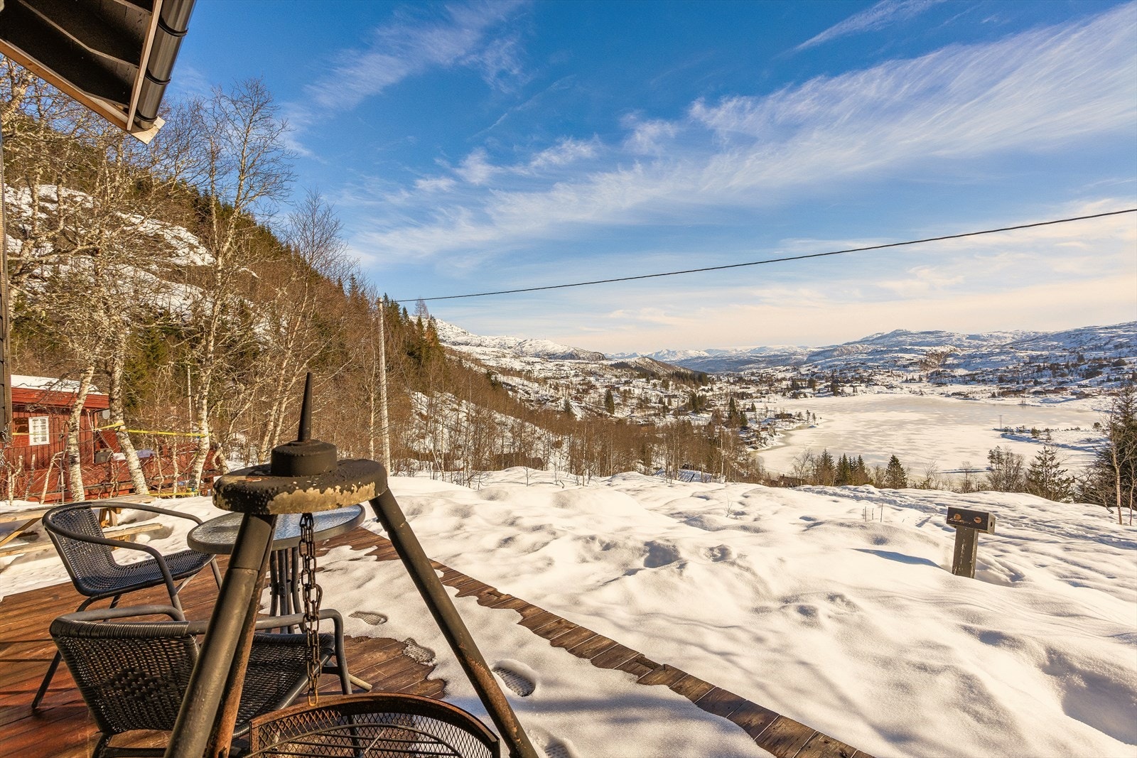Fra hytten er det kun ca. 4 km i hver retning til de populære skitrekkene i Furedalen og Eikedalen Galleribilde