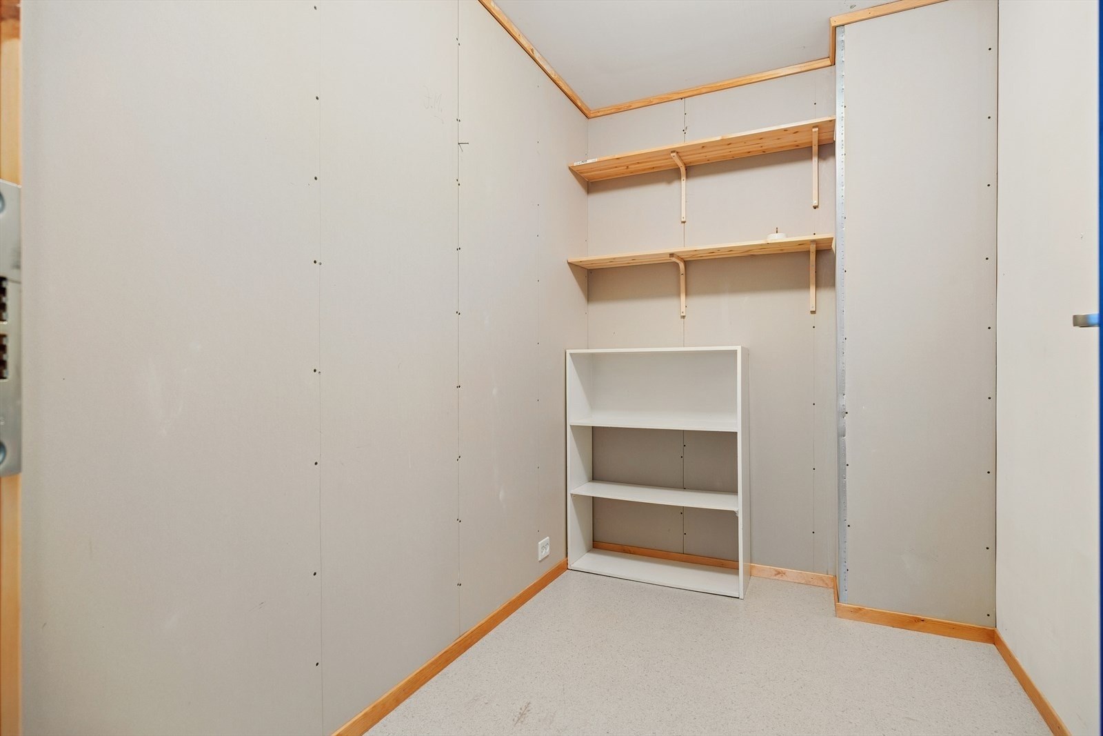 I tillegg til den interne boden, medfølger en ekstern bod på 4 m². Galleribilde