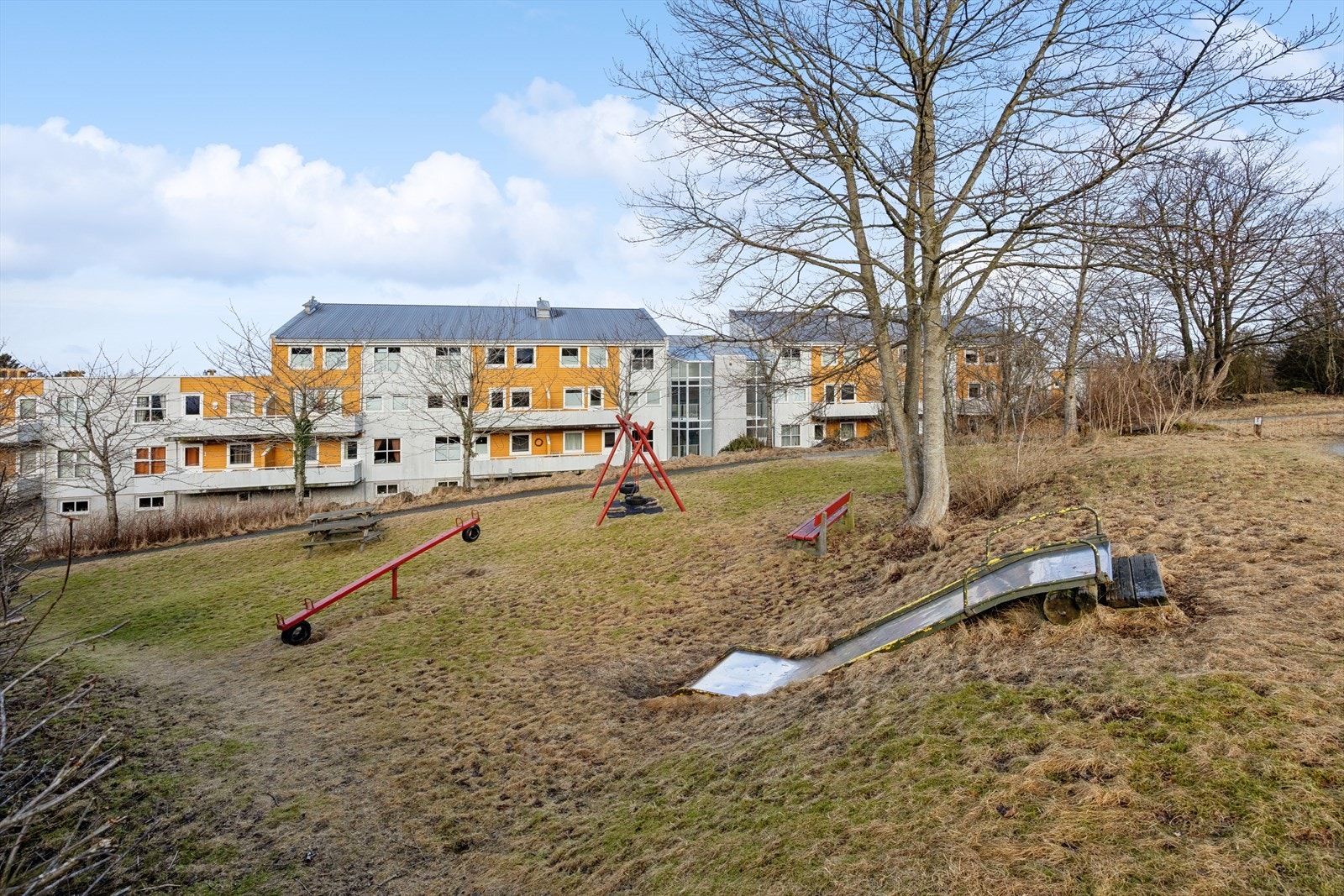 Nærområdet byr på grøntarealer og lekeplasser for de minste. Galleribilde