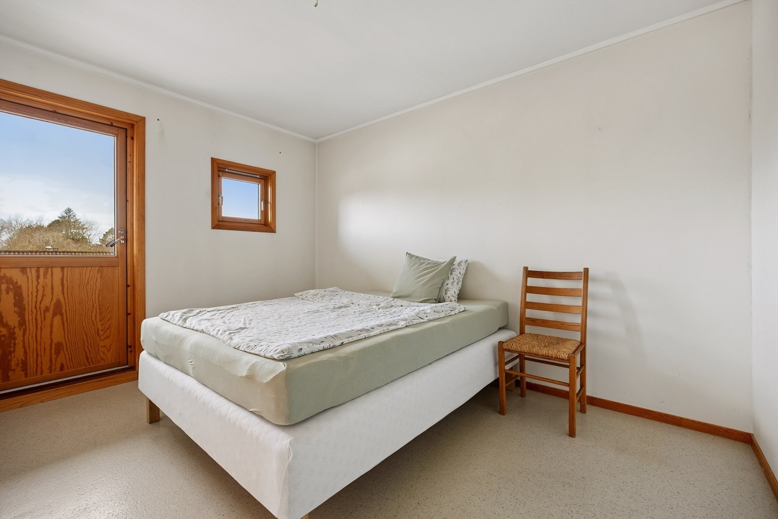 Det andre soverommet er også av god størrelse og har belegg på gulvet. Galleribilde