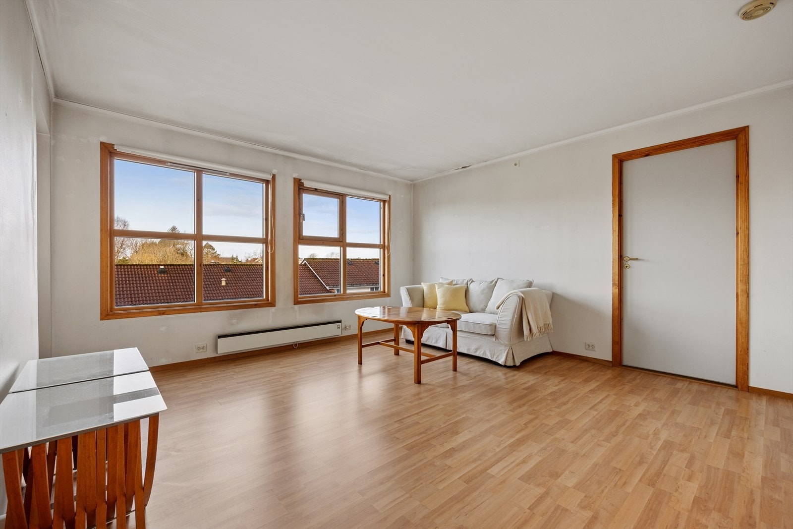 Romslig stue klar for innredning etter eget ønske og behov. Galleribilde