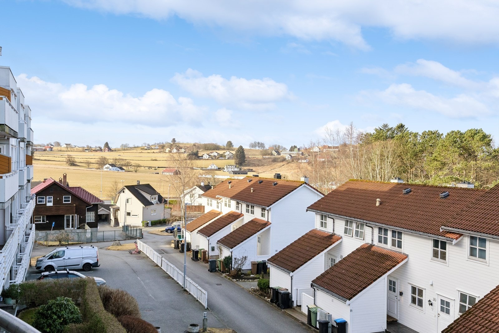 Området er vurdert som 'veldig trygt' og er preget av godt naboskap. Her er det fint å bo! Galleribilde