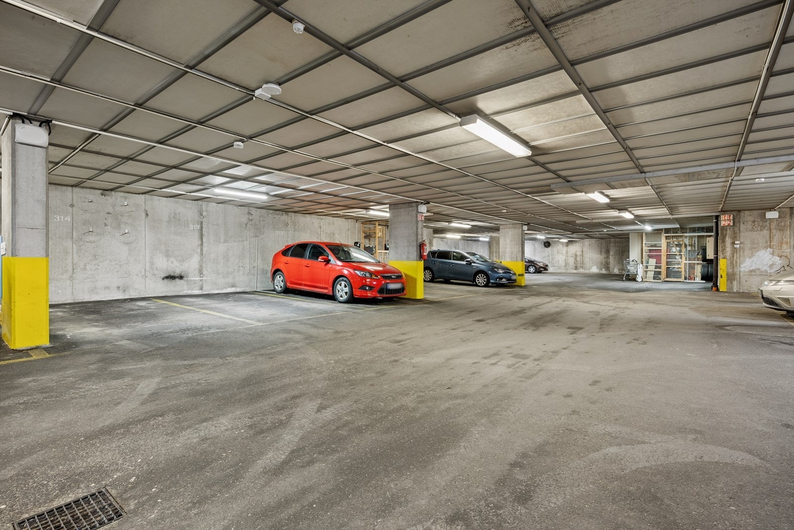 Det medfølger parkeringsplass i lukket anlegg, en stor fordel i hverdagen. Galleribilde