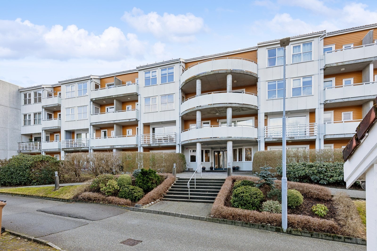 Velkommen til Osebergveien 13! Sameiet Osebergtunet er et velholdt leilighetsbygg med heisadkomst. Galleribilde