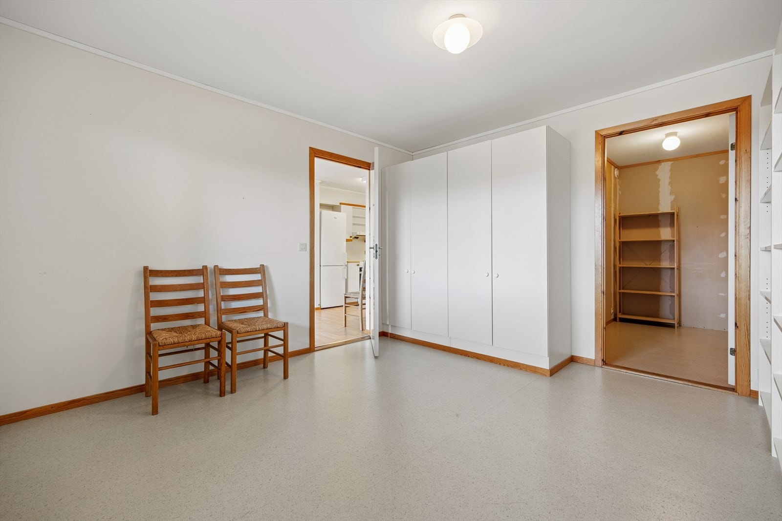 Hovedsoverommet har tilknytning til en praktisk innvendig bod. Galleribilde