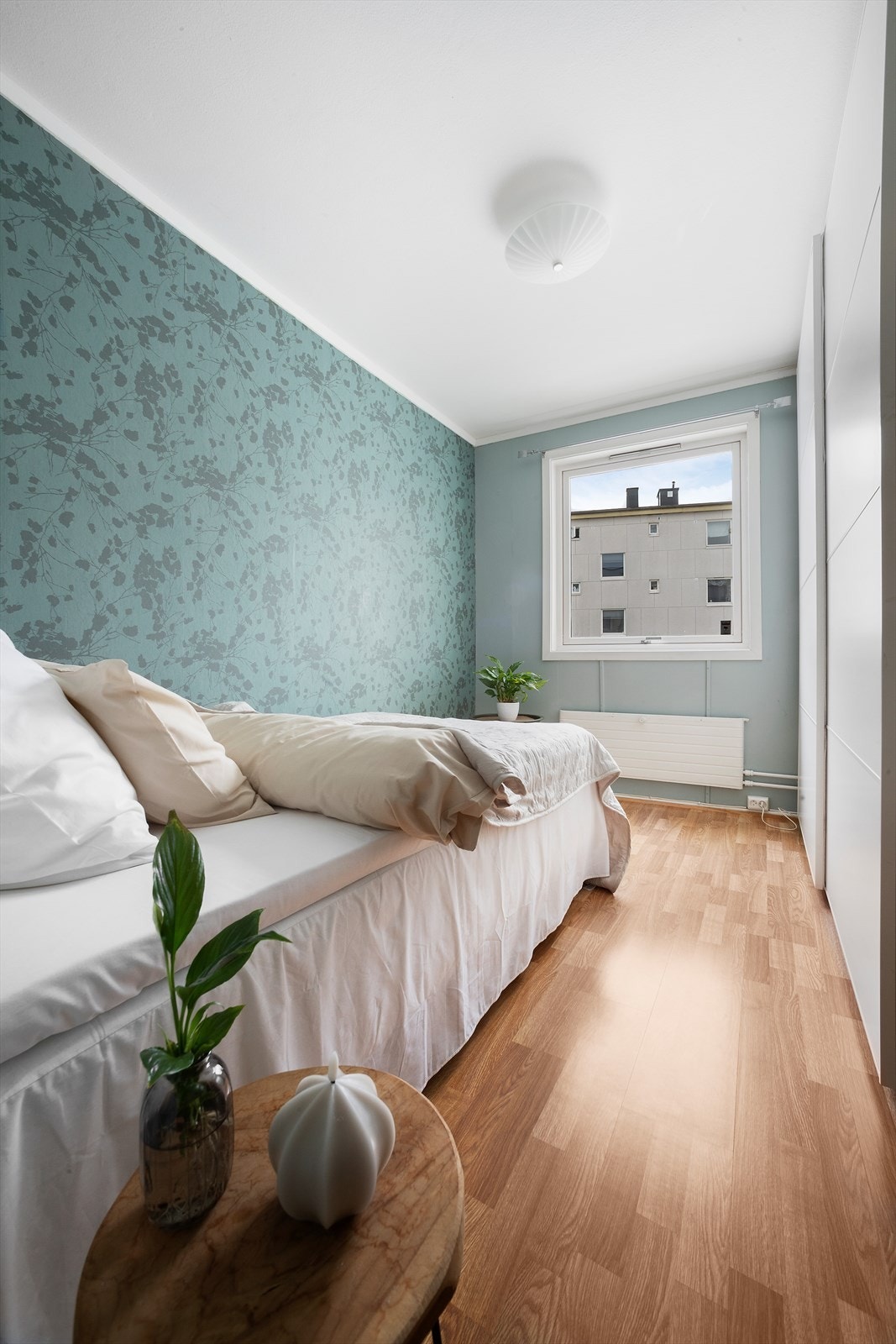 Boligen varmes hovedsakelig opp av vannbåren varme til radiatorer Galleribilde