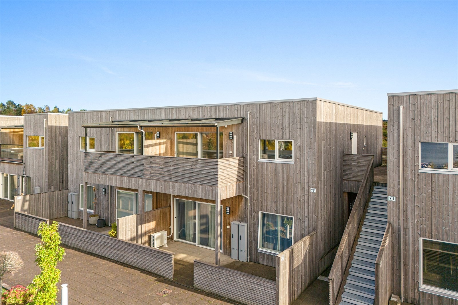 Leiligheten ligger i nyere og moderne leilighetsbygg i sentrum. Galleribilde