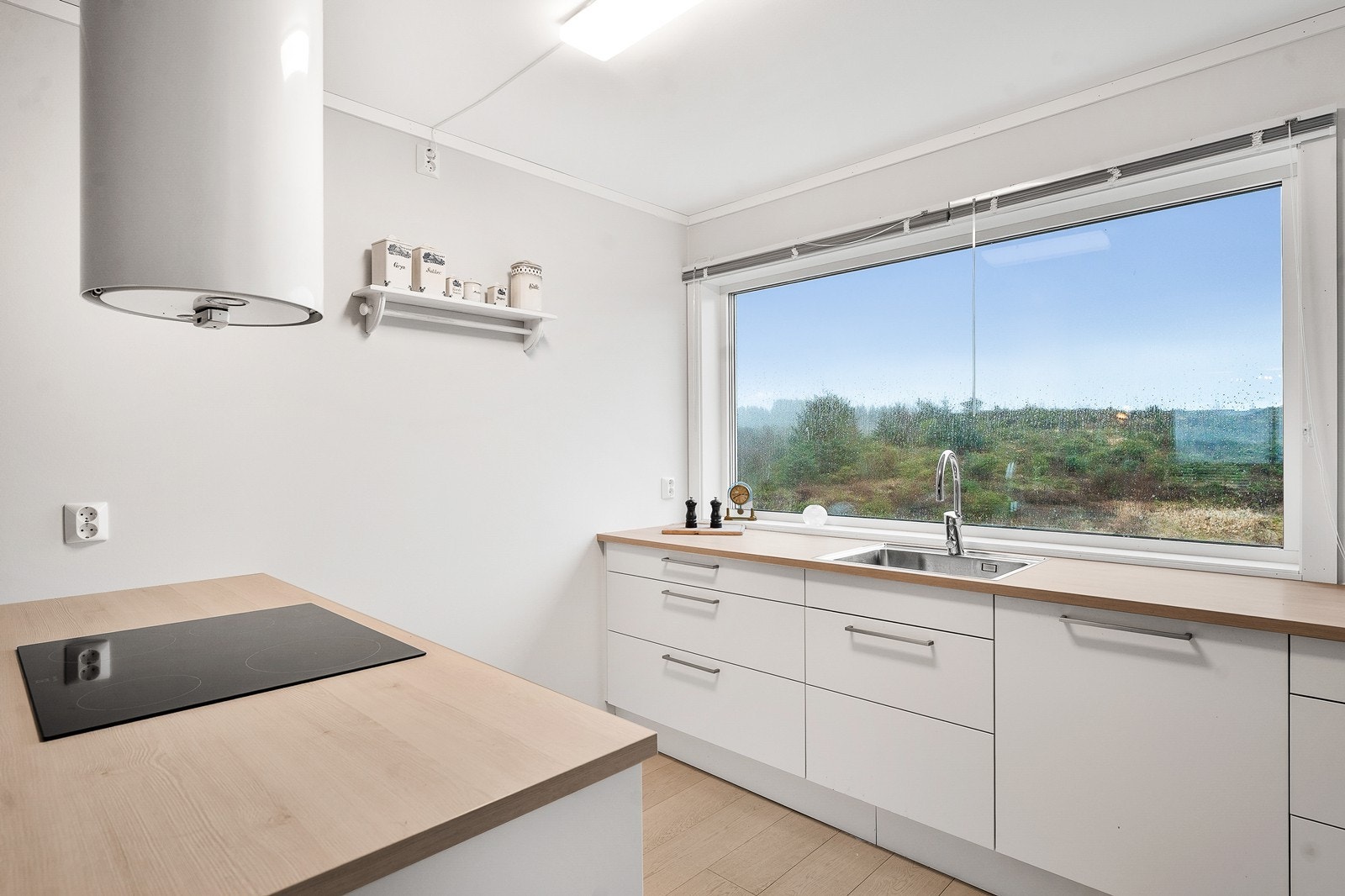 Kjøkkenet har god lagringsplass. Galleribilde