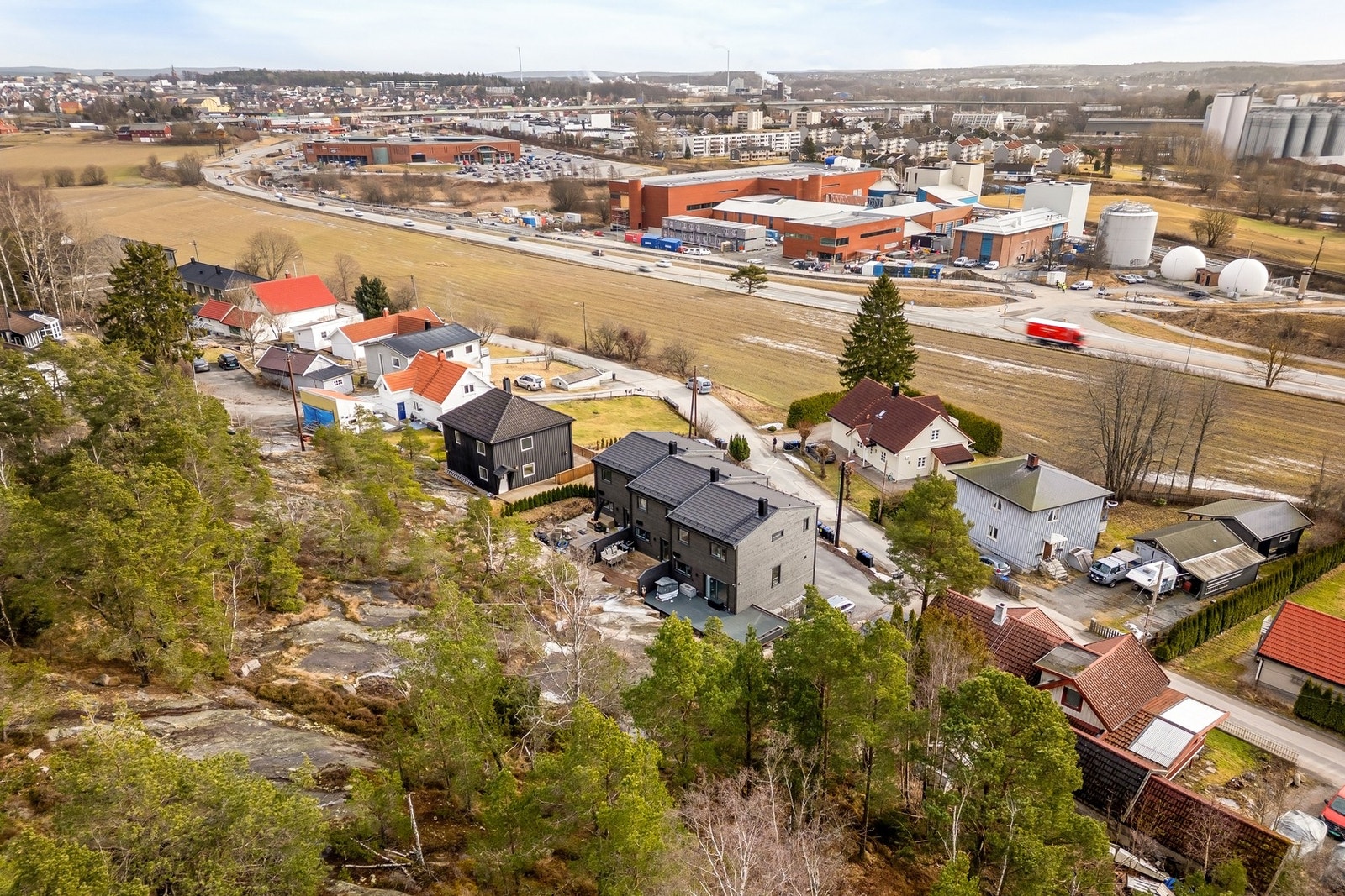 Tilbaketrukket, men likevel sentralt med kort vei til de fleste fasiliteter. Galleribilde