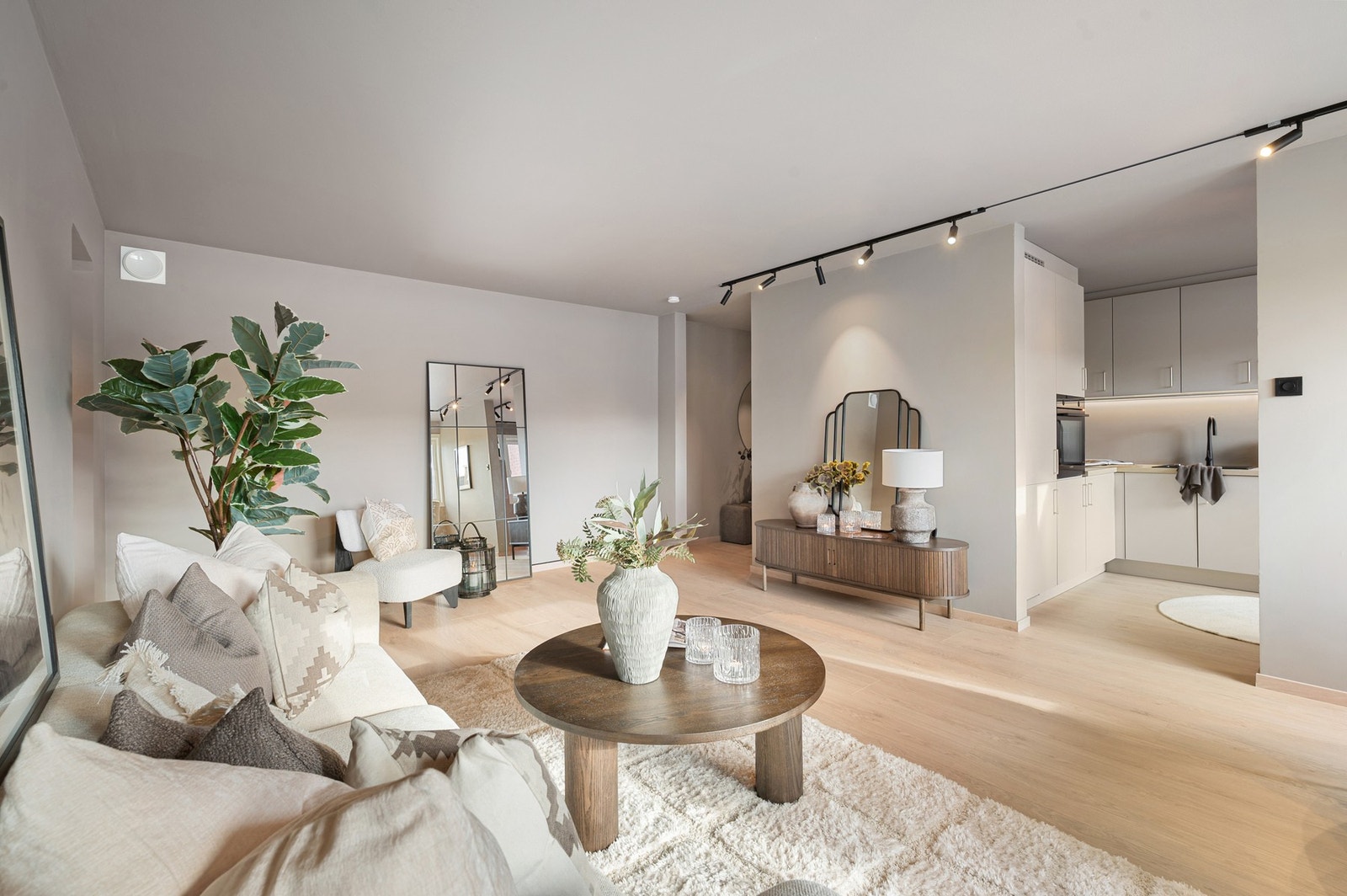 Leiligheten er oppusset i 2026 og holder en gjennomgående god standard. Galleribilde