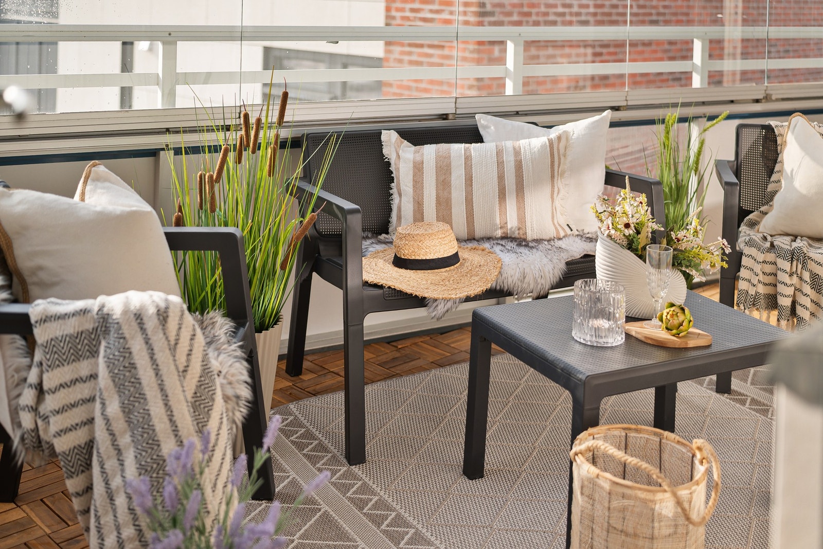 Som andelseier vil du få smartoblat til parkering rundt på tunene i borettslaget. Du kan også søke om fast parkeringsplass. Galleribilde