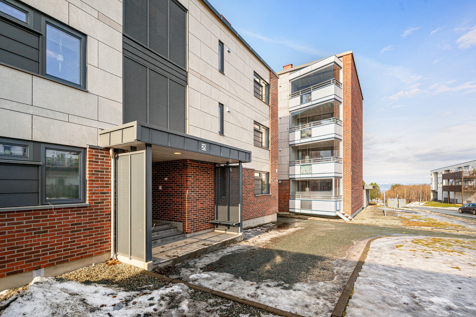 2 boder i kjeller medfølger for ekstra oppbevaring. Galleribilde