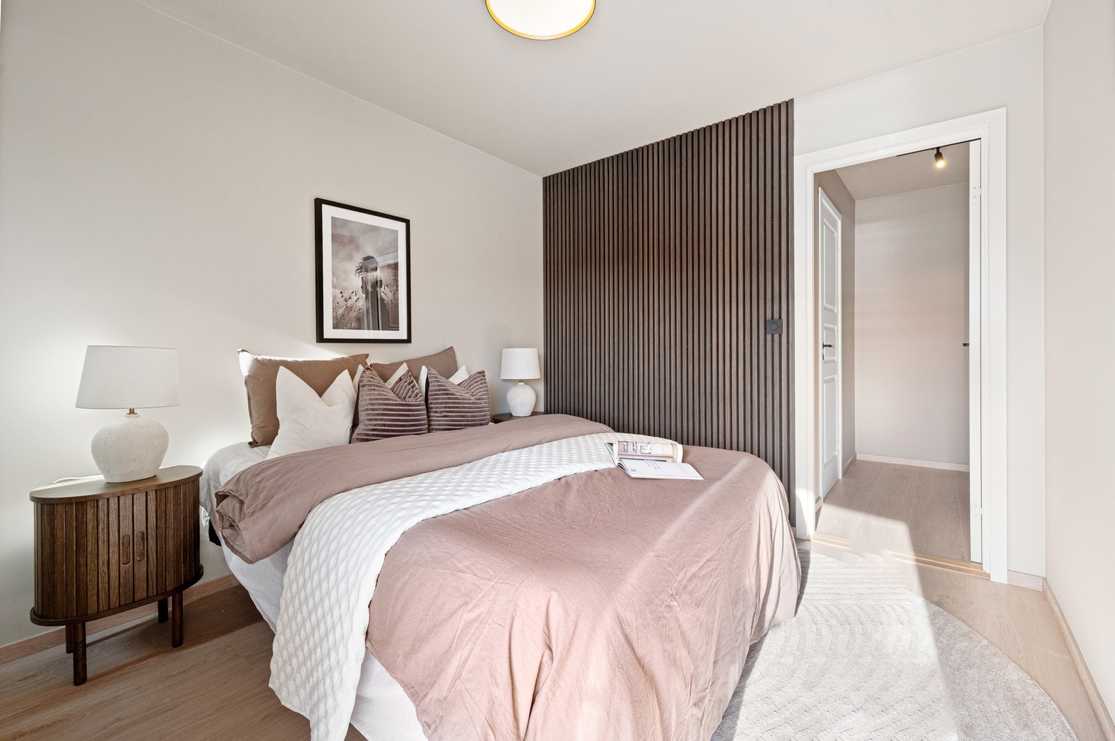 Begge soverommene er av god størrelse med god plass til seng og tilhørende møblement. Galleribilde