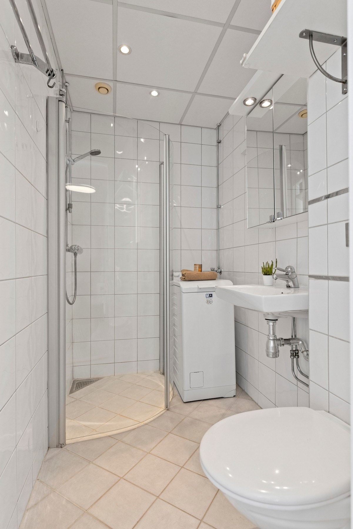 Det er elektriske varmekabler i gulv. Galleribilde