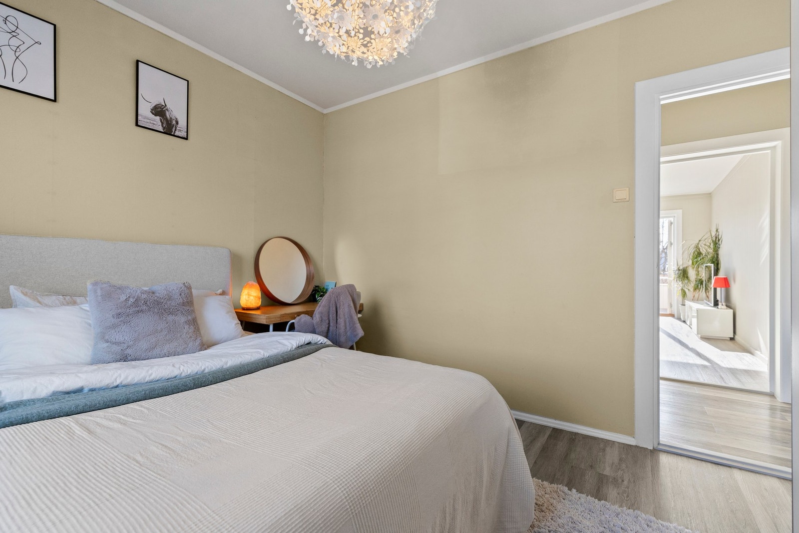 Rommet er av sjenerøs størrelse og oppleves lyst og luftig. Galleribilde