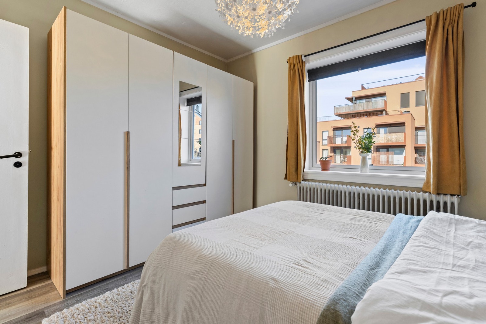 Praktisk garderobeløsning som medfølger salget. Galleribilde