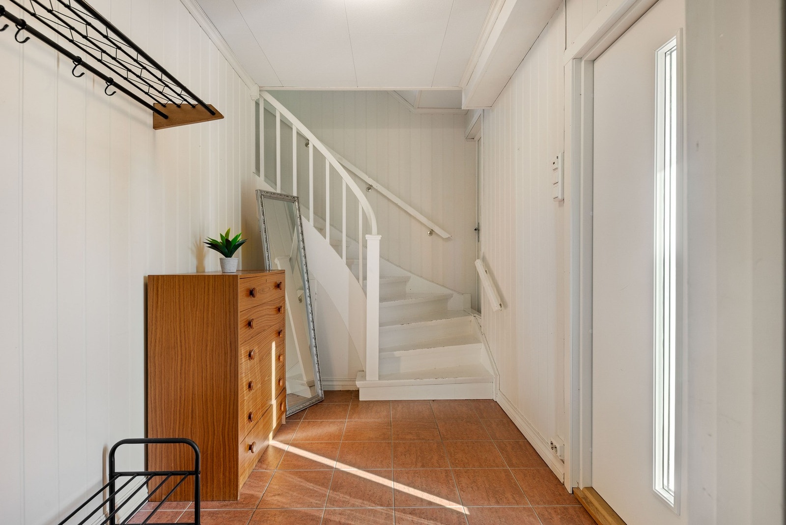 Inngangsparti med trapp til 2. etg. Galleribilde