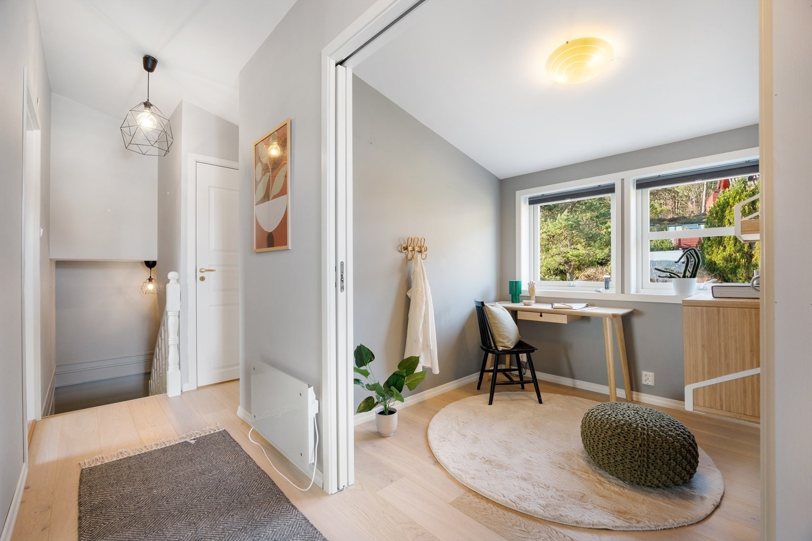 Arbeidsværelse med godt naturlig lysinnslipp. Galleribilde