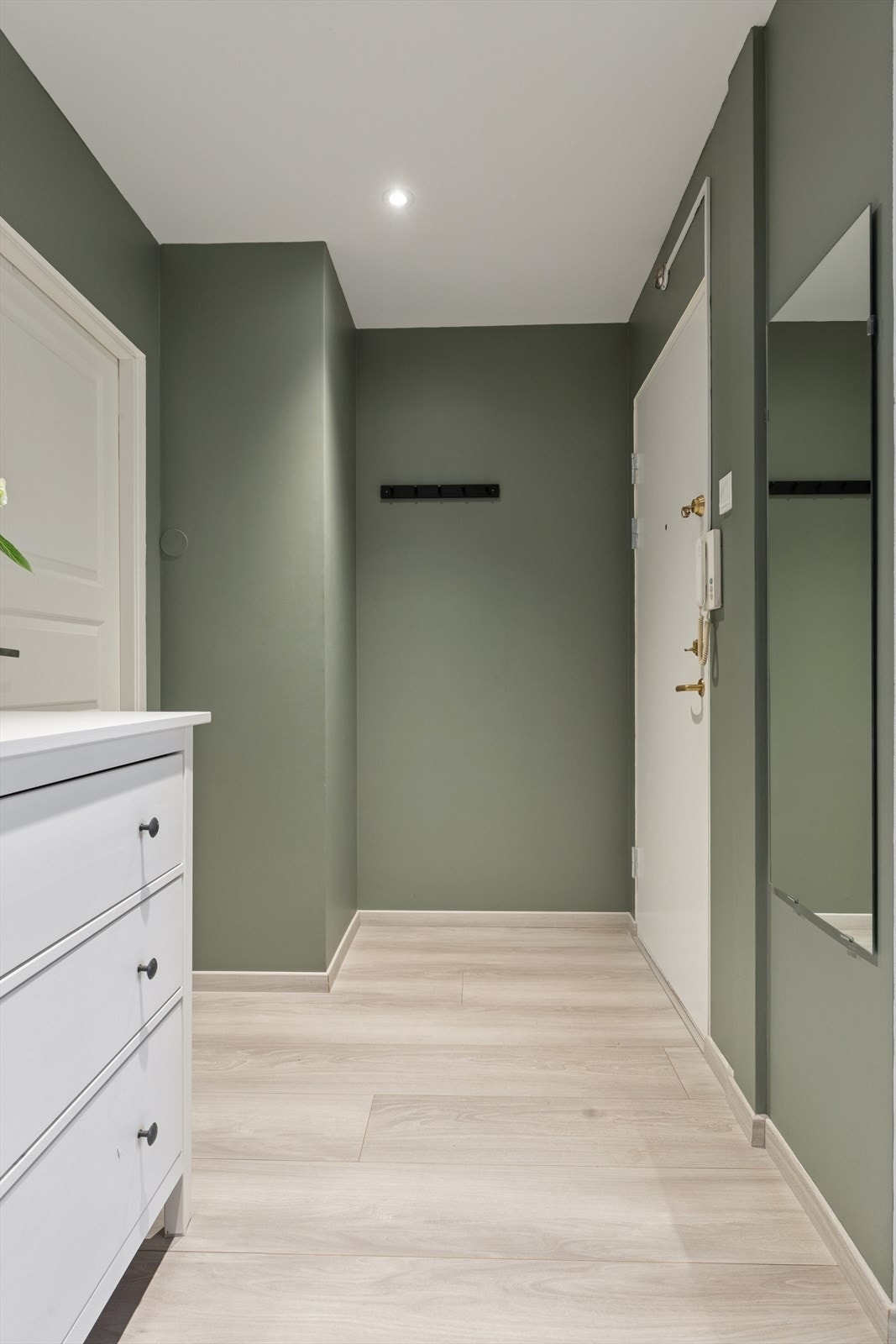 Pent oppusset leilighet med pene overflater. Galleribilde