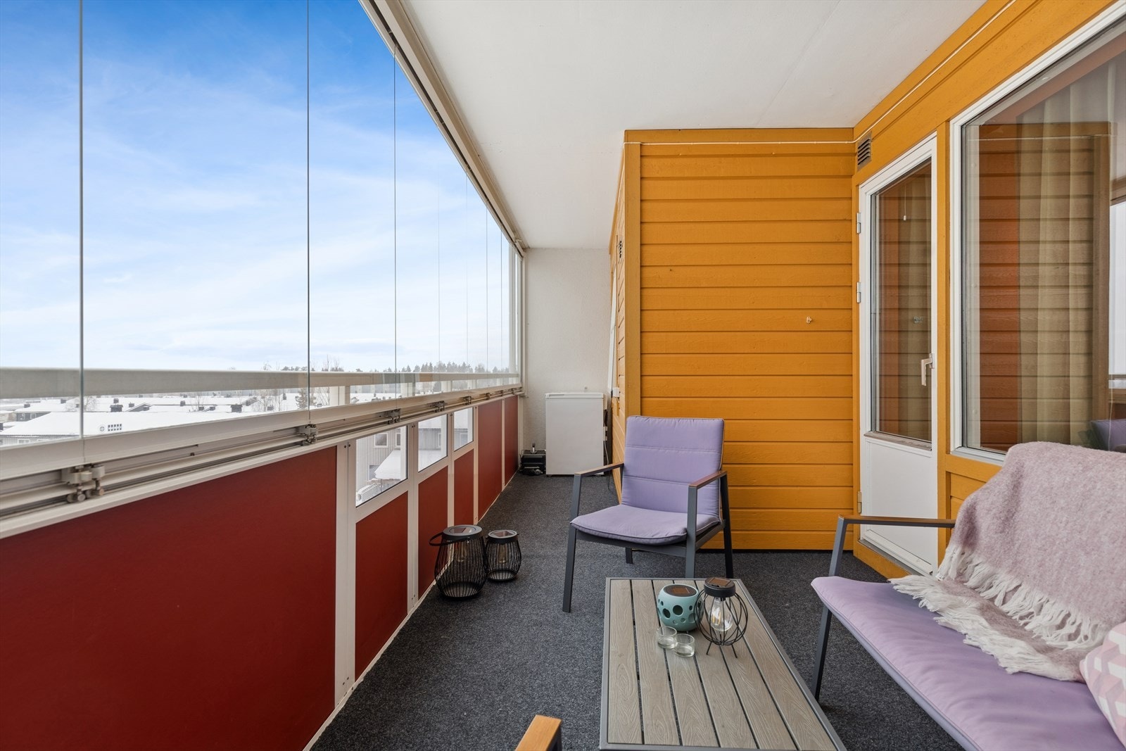 På balkongen har man gode solforhold med solen til langt på kveld. Galleribilde