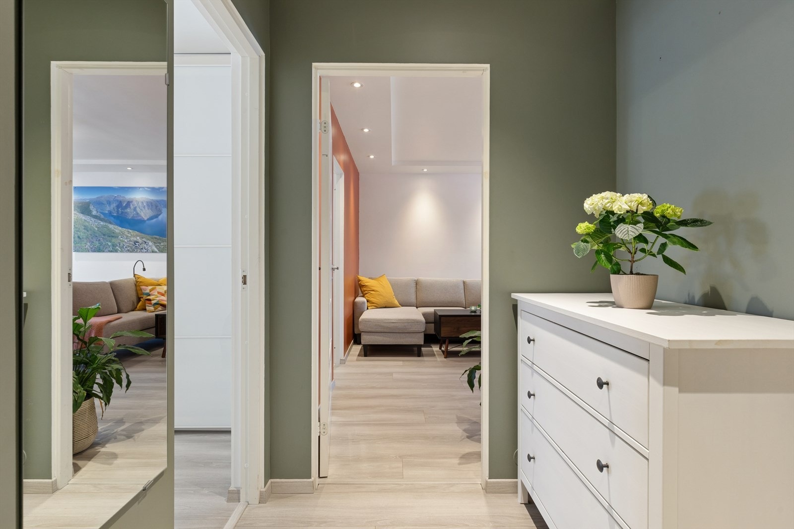 De fleste innvendige overflater er fra 2019 og 2023. Galleribilde