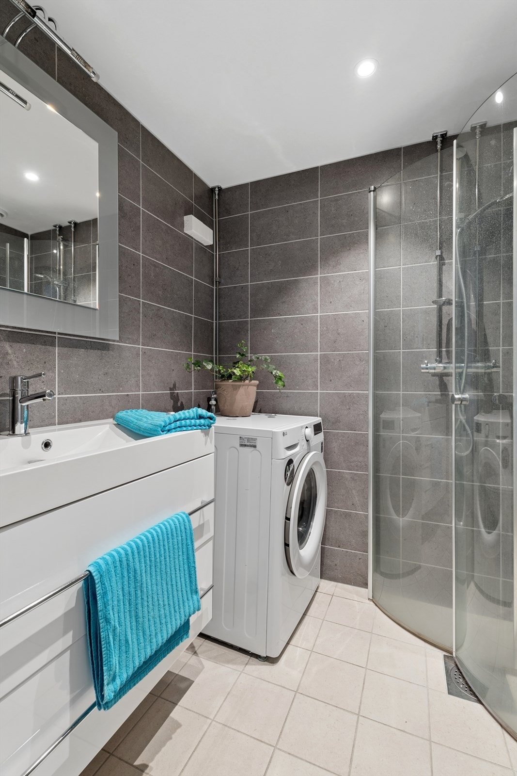 Baderom ble renovert i 2025 i regi av borettslaget. Galleribilde