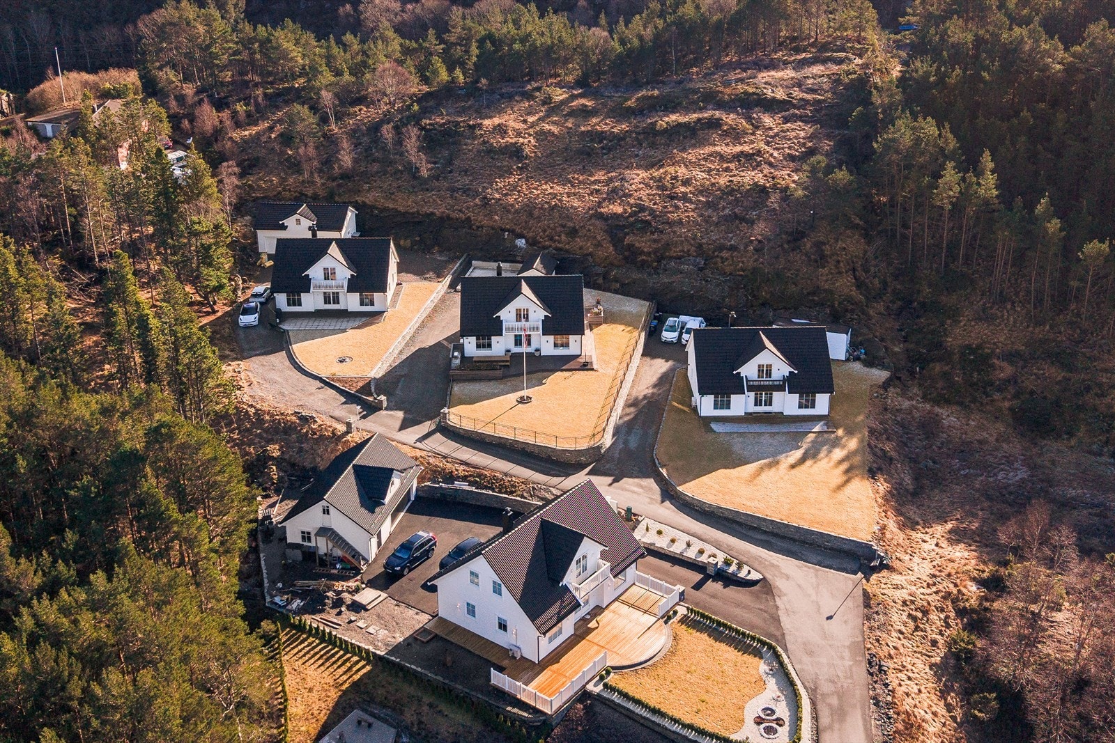 Adkomst eiendom via privat stikkvei. Galleribilde