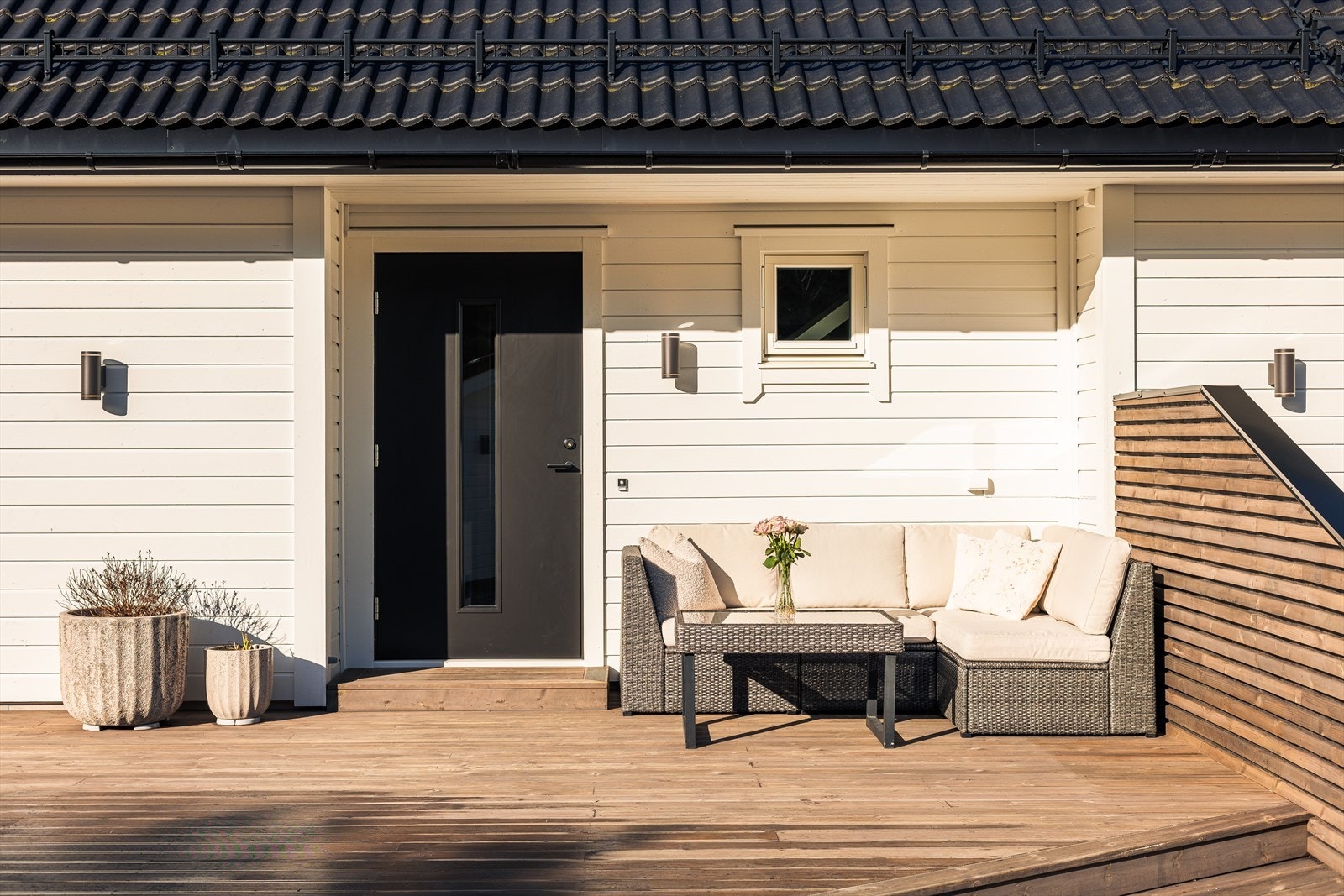 Ytterdør ble skiftet i 2025 av byggefirma. Galleribilde