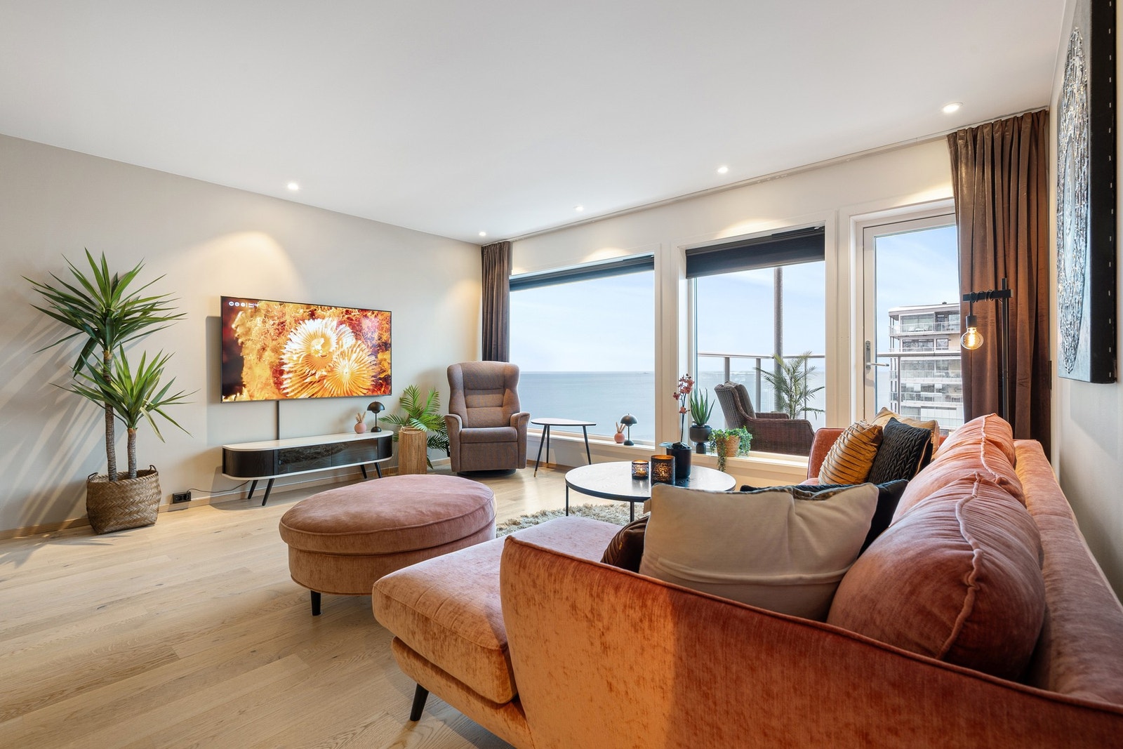 I 8. etasje får du bygningens beste utsiktsforhold både fra sofahjørnet og balkongen! Galleribilde