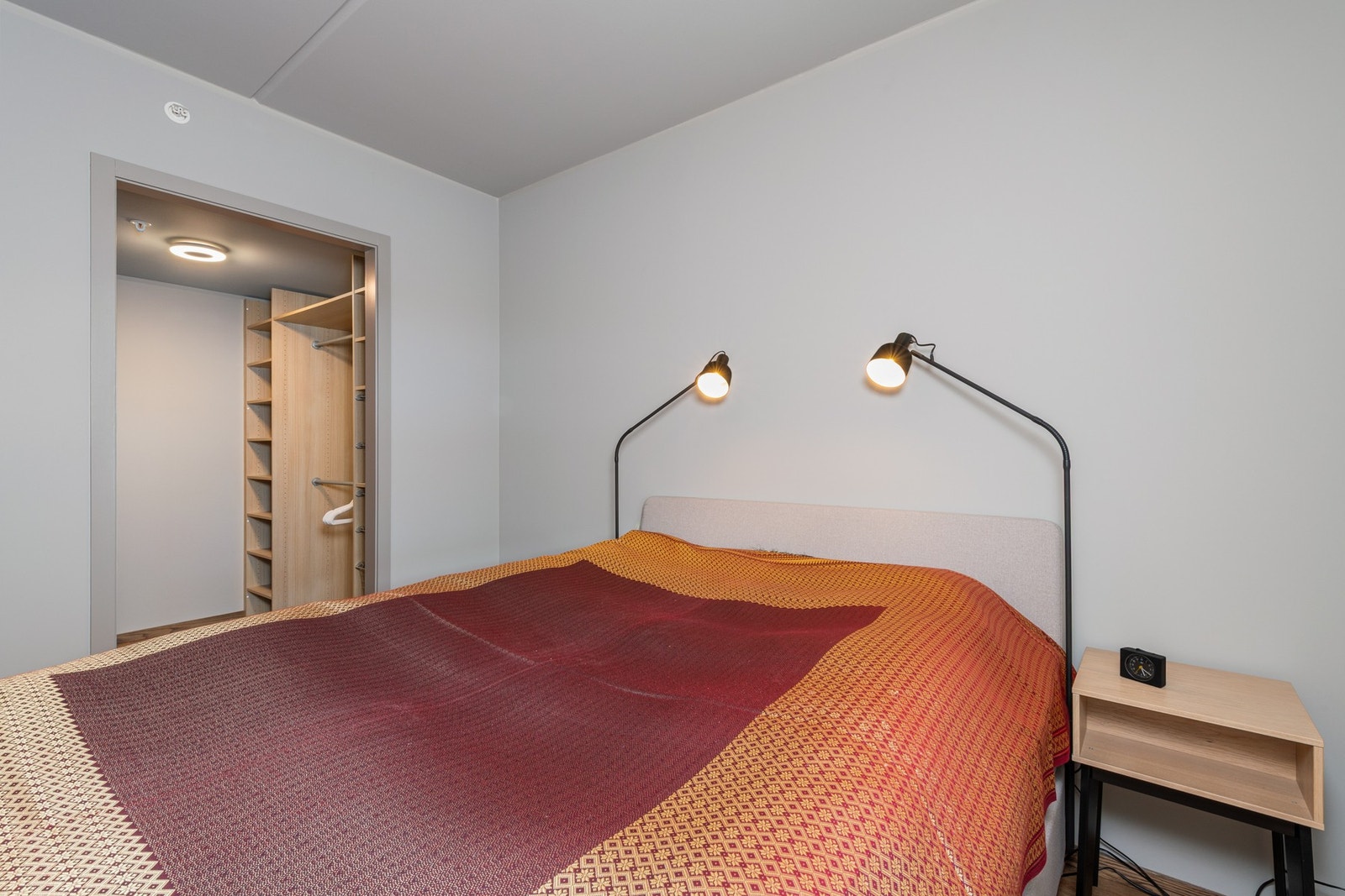 Rommet har en romslig garderobeløsning. Galleribilde