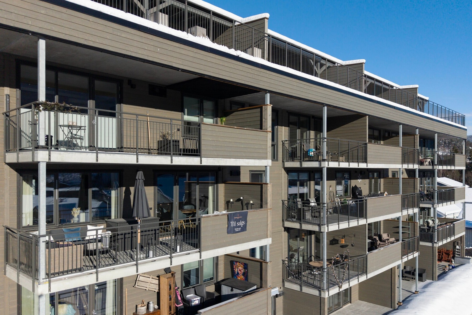 Romslig balkong. Galleribilde