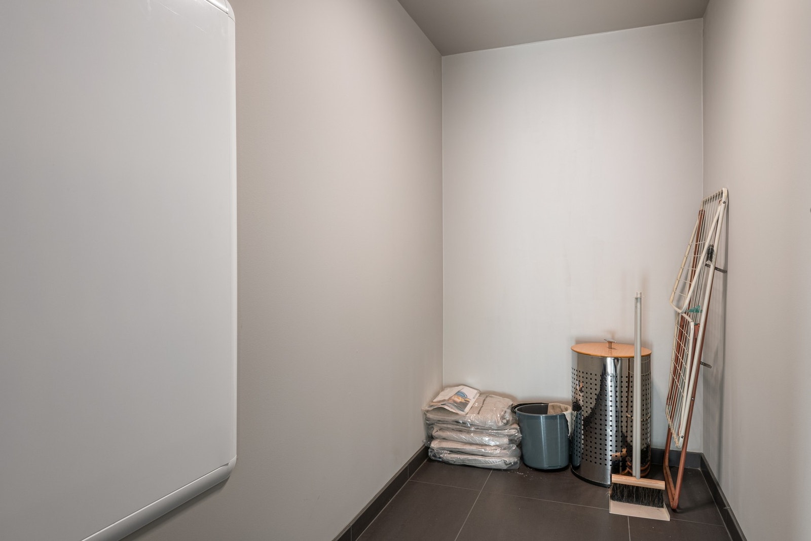 Bod med god plass til oppbevaring. Galleribilde