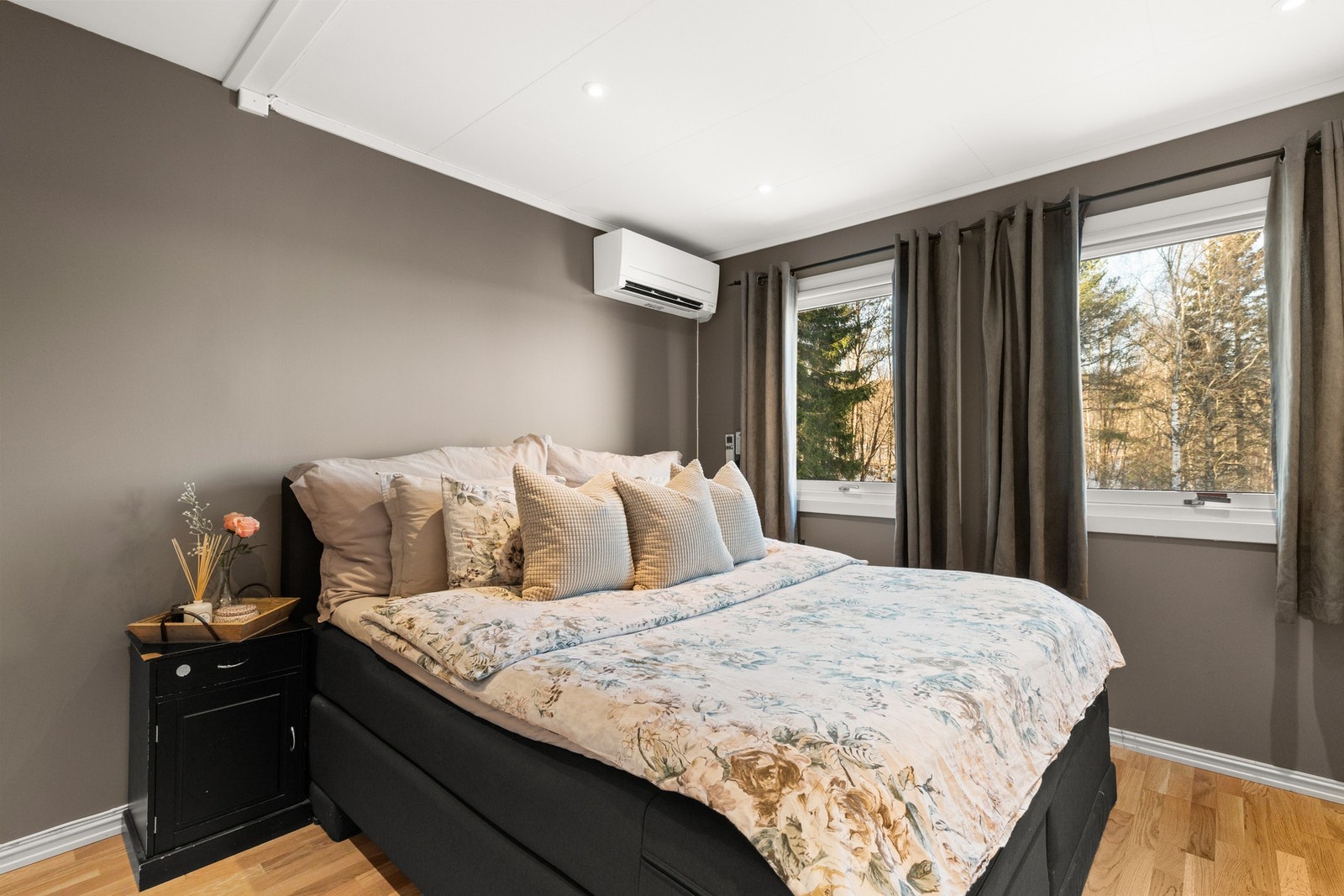 Det er montert varmepumpe på hovedsoverommet Galleribilde