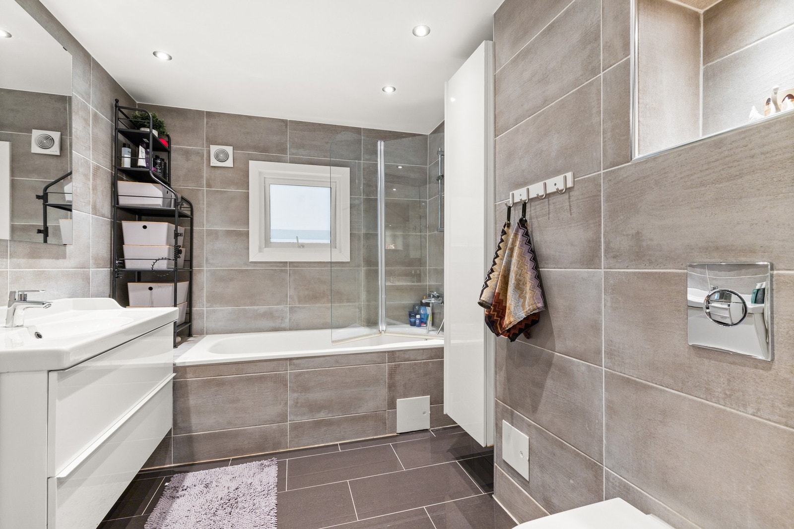 Badet er pusset opp i 2017, med en moderne utførelse Galleribilde