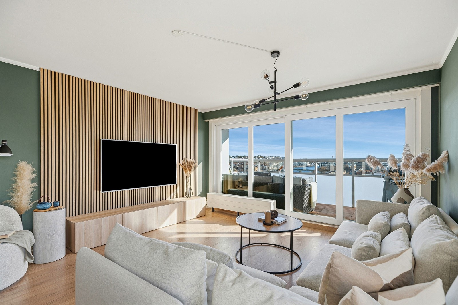 Her kan man enkelt møblere med sittegruppe med tilhørende TV-møblement Galleribilde