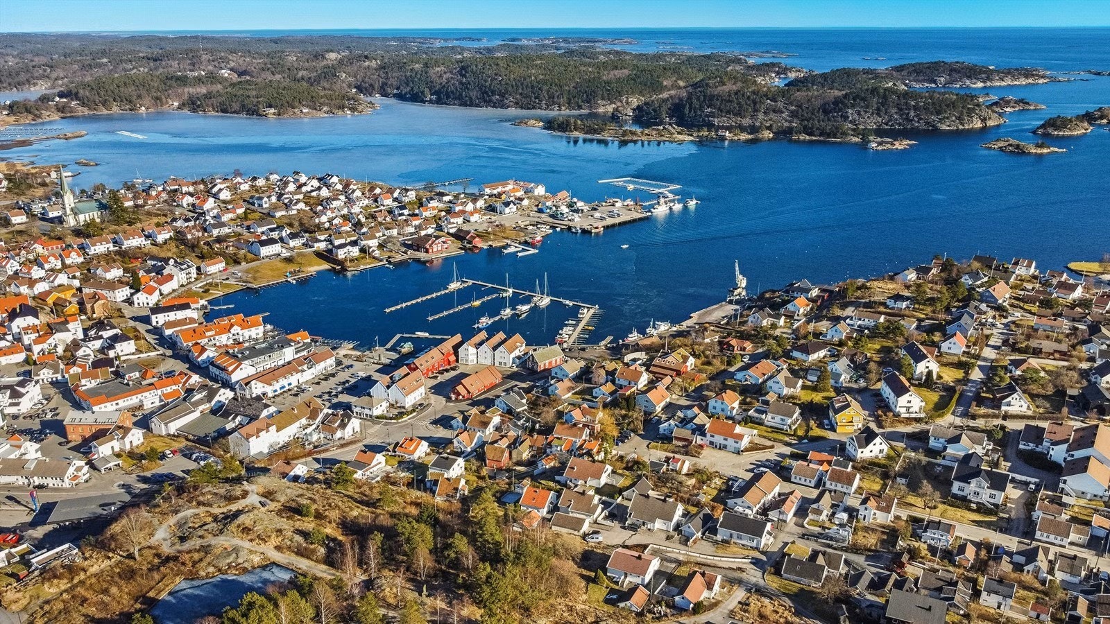 Oversiktsbilde av Lillesand sentrum Galleribilde