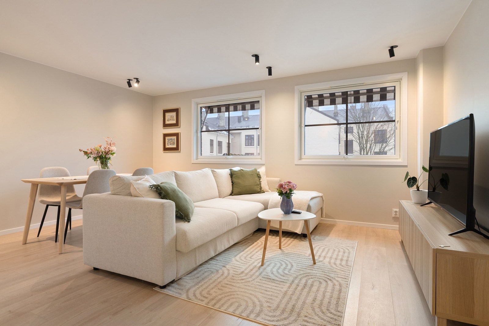 Eiendomsmegler Krogsveen v/ Jan Robert Ottesen har gleden av å ønske velkommen til Bogstadveien 72A! Galleribilde