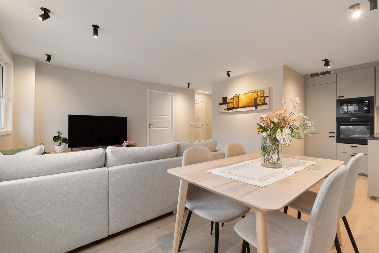 Åpen, arealeffektiv og sosial planløsning Galleribilde