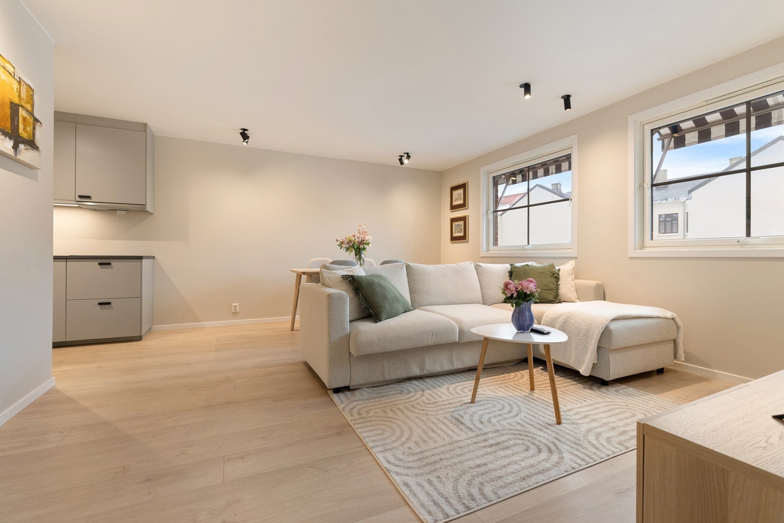 Leiligheten ble pusset opp i 2025 med blant annet nytt bad, kjøkken, elanlegg, rør og alle overflater Galleribilde