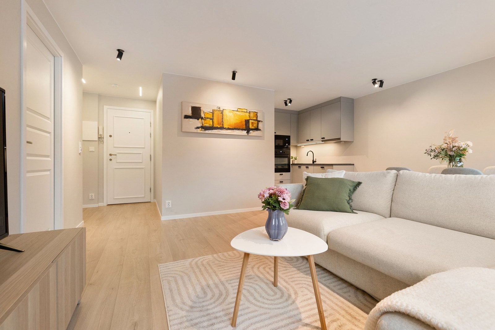 Her ligger alt til rette for at du kan flytte rett inn! Leiligheten ble pusset opp i 2025! Galleribilde