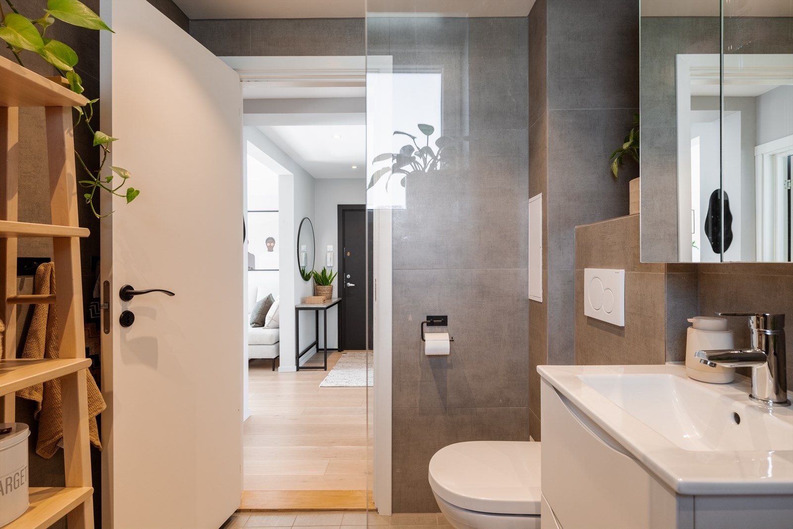 Badet ble totalrehabilitert av borettslaget i 2010, og ble oppgradert i 2021 med flis på flis og ny innredning. Galleribilde